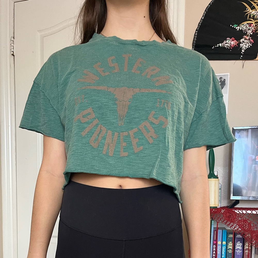 western pioneers green/teal cropped tee